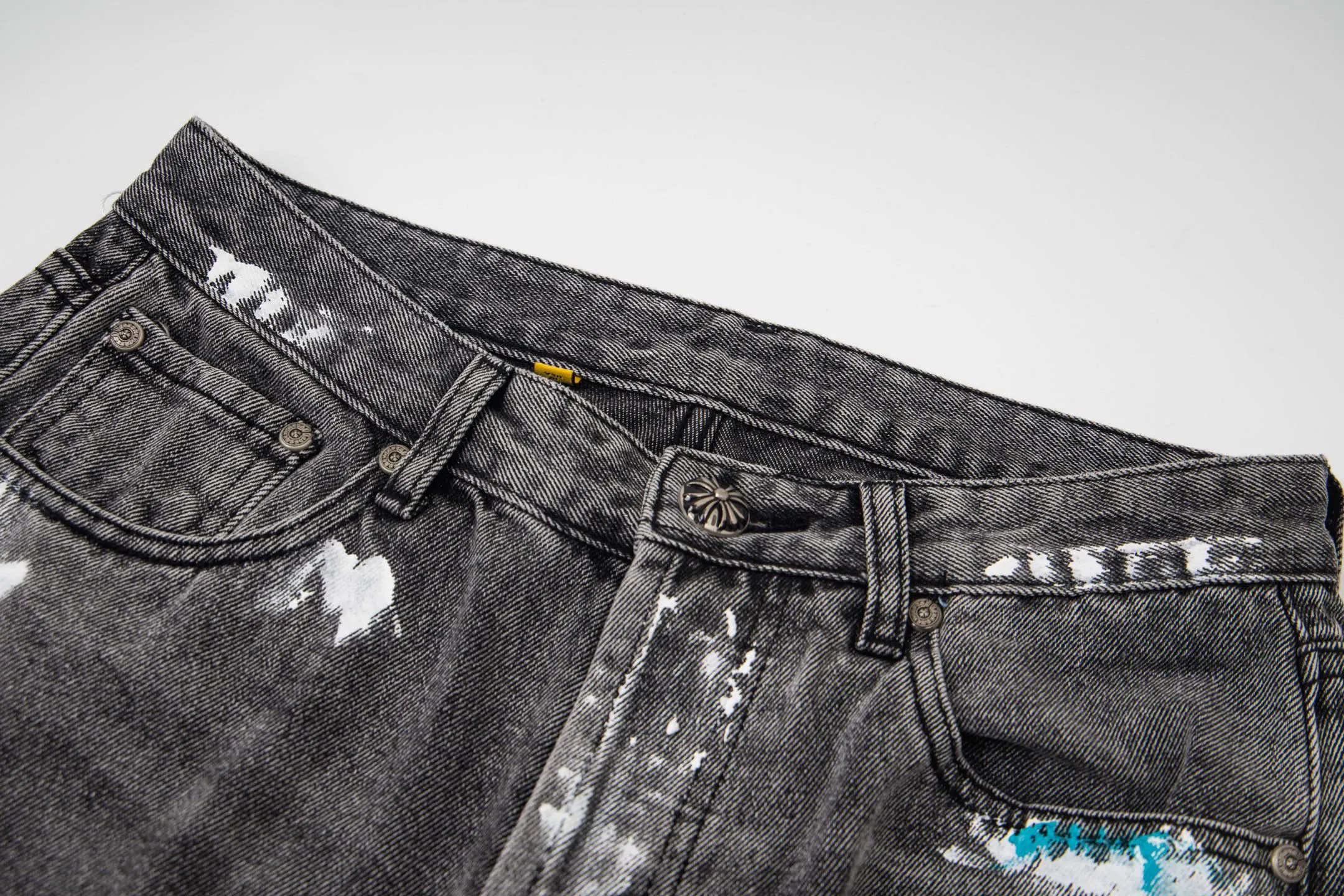 💰330 Top Version GALLERY DEPT & Chrome Hearts Chrome Hearts co-branded large logo blue, yellow, black and white multi-color spliced ​​washed jeans, truly restores the ultimate vintage texture, three-dimensional version, loose and comfortable, not picky about the figure, taller and slimmer, large factory Seiko, original factory quality control, same style for men and women, can be matched with couples, versatile recommendation, must-have jeans for all seasons, fashionable people have been disappointed. From the quality selection of fabrics, the tailoring of details, and the matching of patterns, they are all impeccable! The upper body is so handsome when worn...it can be easily worn by men, women and children! The craftsmanship is made of heavy-duty washed pure cotton denim fabric. After washing, it is soft and thick. It is very stylish when worn on the body. Style number: 1788# Color: black Size: 28 30 32 34 36